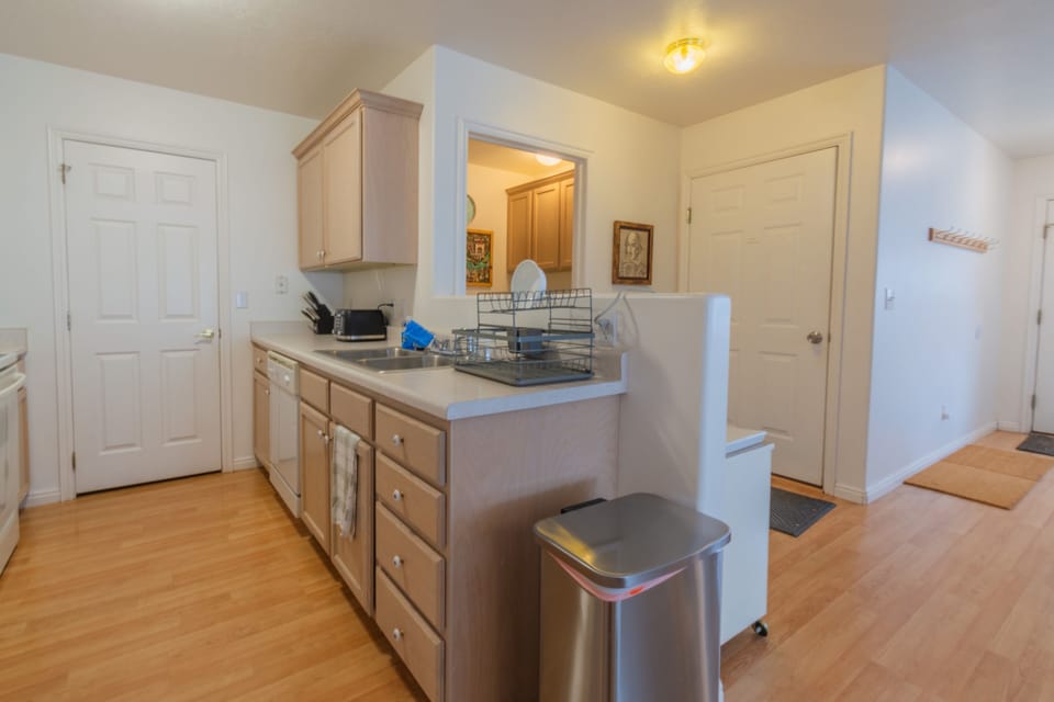 House, 3 Bedrooms | Private kitchen | Coffee/tea maker, fridge, oven, toaster