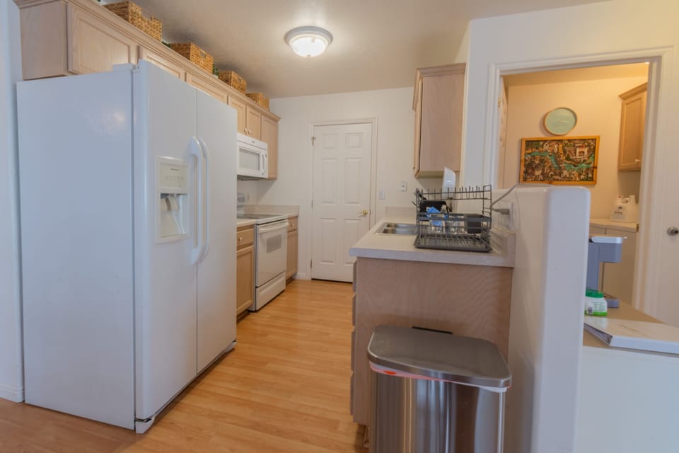 House, 3 Bedrooms | Private kitchen | Coffee/tea maker, fridge, oven, toaster
