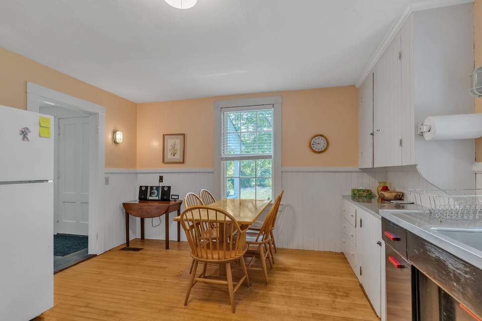 House, 4 Bedrooms | Private kitchen | Fridge, oven, coffee/tea maker, toaster