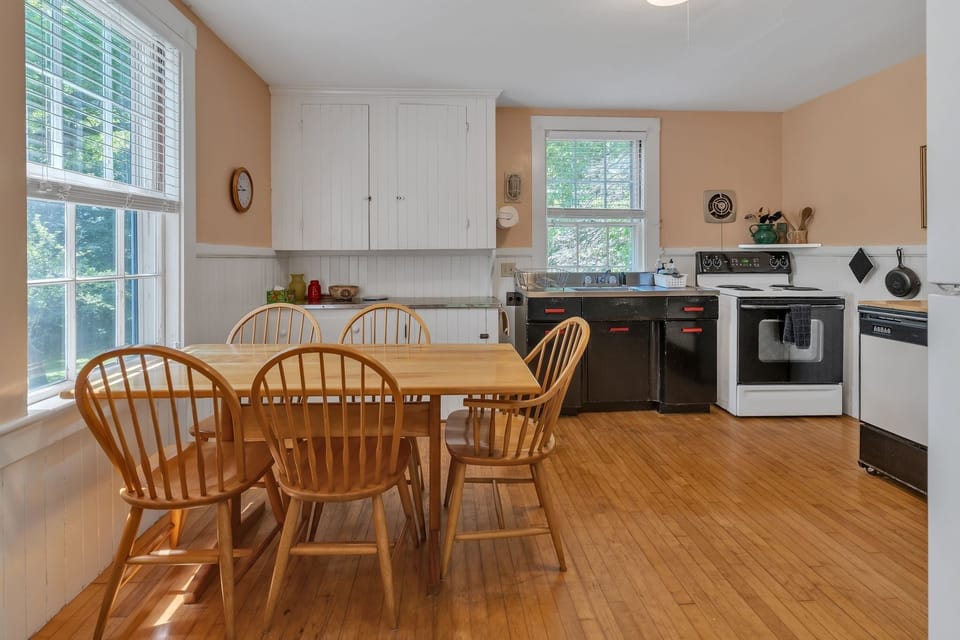 House, 4 Bedrooms | Dining