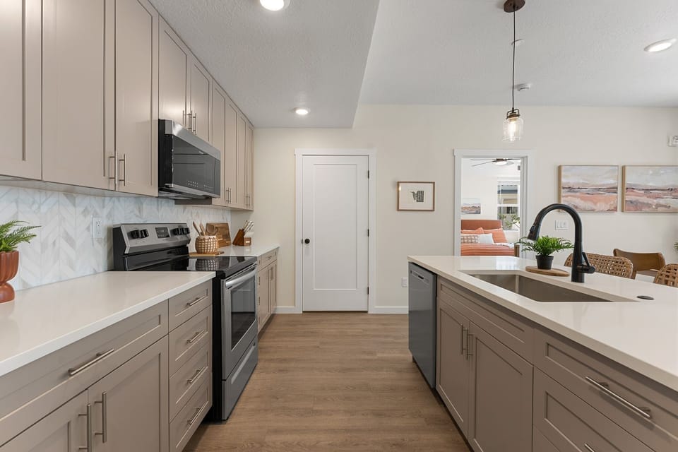 Condo, 2 Bedrooms | Private kitchen | Fridge, oven, coffee/tea maker, toaster