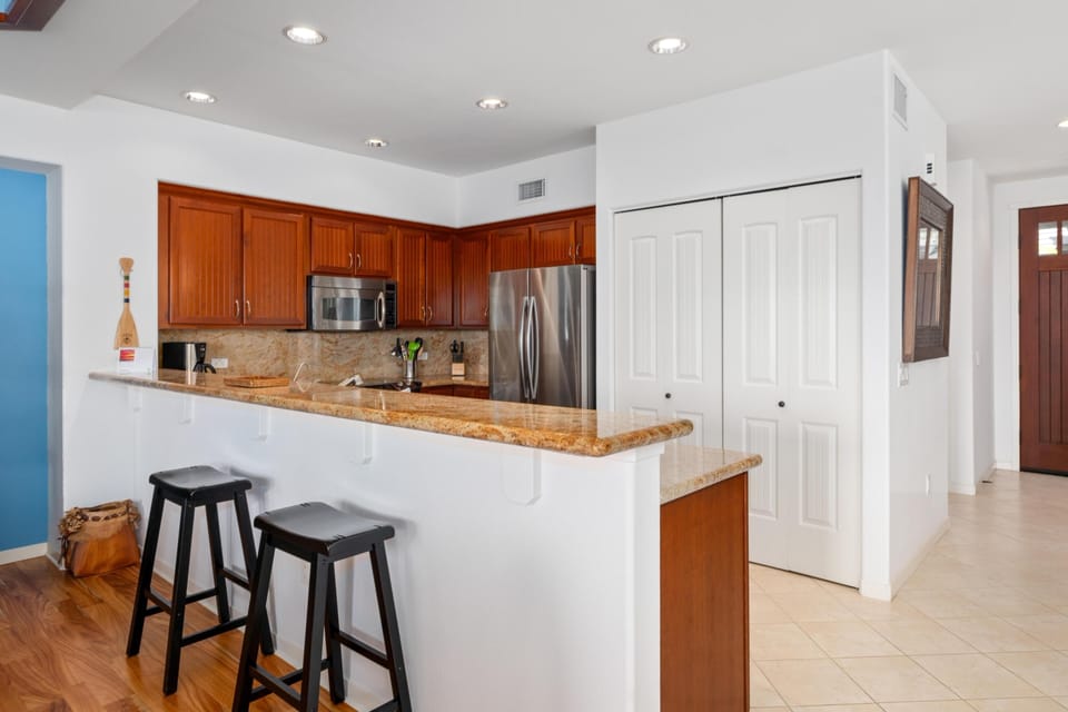 Condo, 3 Bedrooms | Private kitchen | Coffee/tea maker, fridge, oven, stovetop