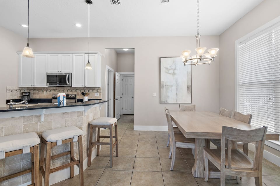 Dining and eat-in bar seating