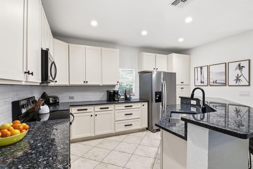 Well equipped chef's kitchen