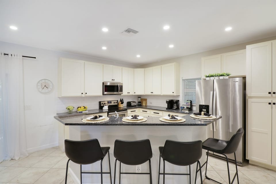 Island sink with counter seating for 4