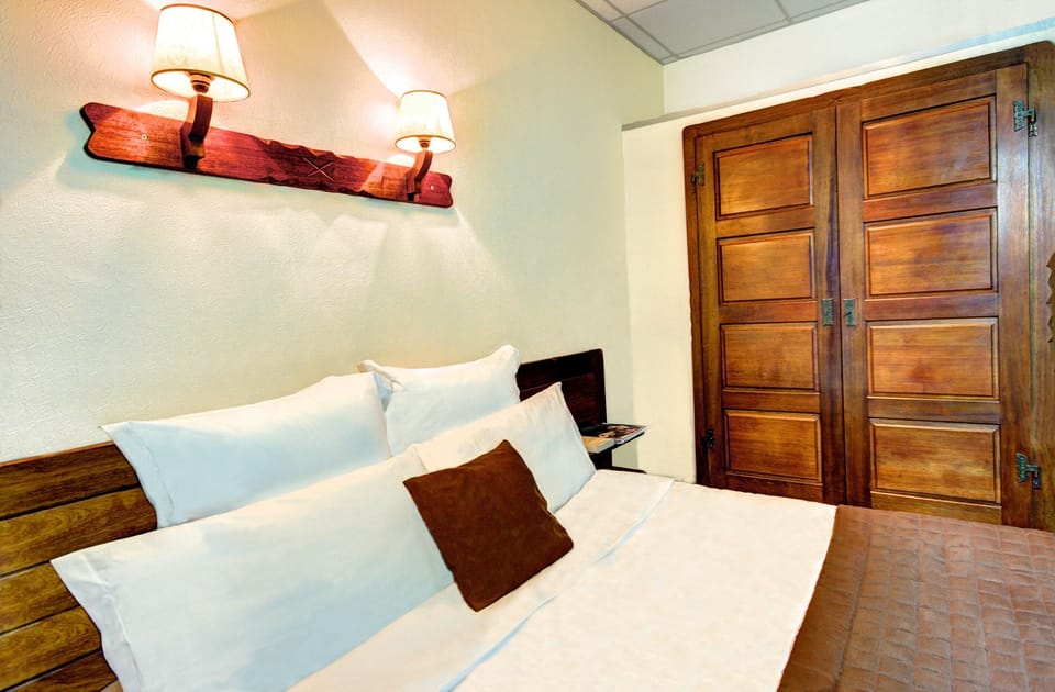 Superior Triple Room, Mountain View | Individually decorated, individually furnished, free WiFi, bed sheets