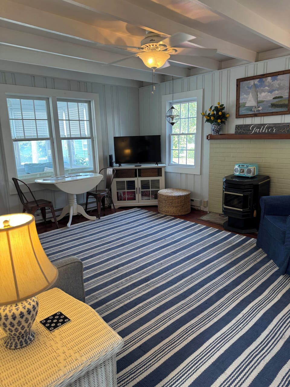 Living room

