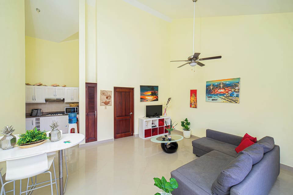 Apartment | Living area | 43-inch TV with cable channels
