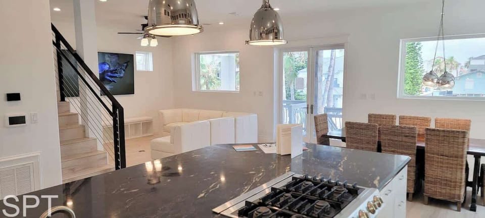 House, Multiple Beds, Pool Access (Padre Beach House) | Interior
