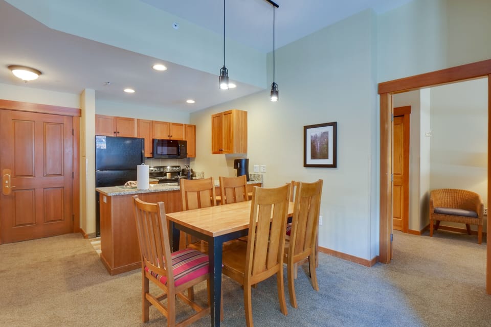 Indoors, Floor, Flooring, Dining Room, Dining Table