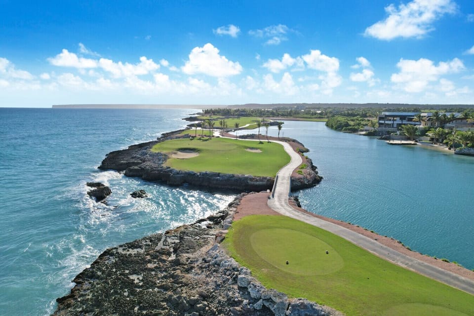 Vida Bella Estate: Enjoy lovely views of Las Iguanas golf course