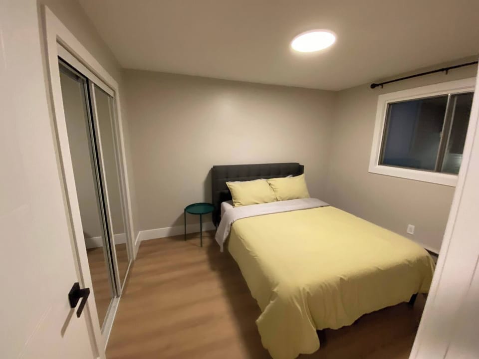 Central 2br Near Unveristy And Whyte Ave Apartment in Edmonton