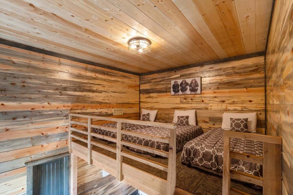 Upstairs bedroom #5 (sleeps 5)