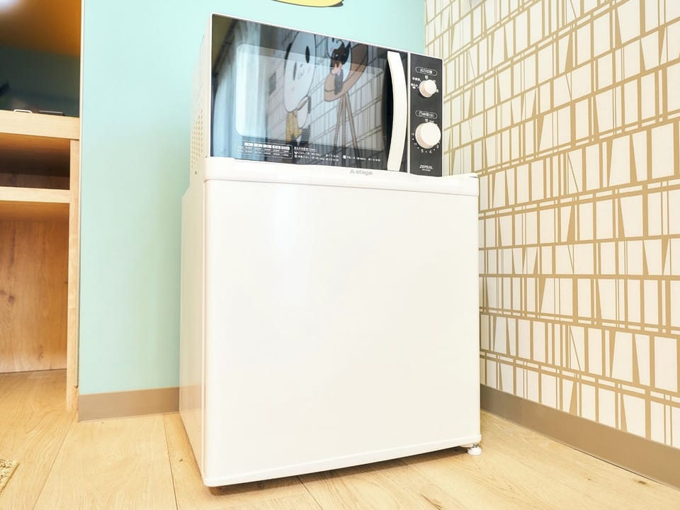 Microwave & Refrigerator