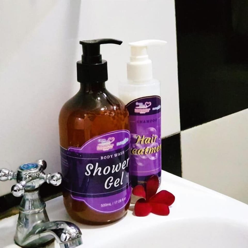 Superior Double Room, 1 Queen Bed, Garden View, Garden Area | Bathroom amenities | Shower, towels, soap, shampoo