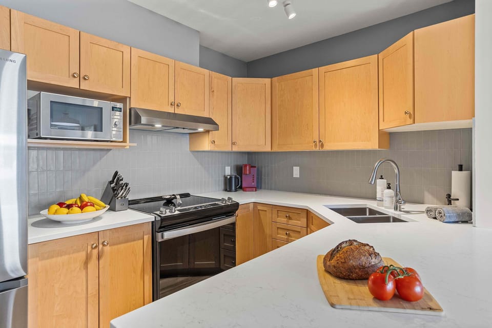 🍳 Full kitchen for easy breakfasts, family dinners, and longer mountain stays.