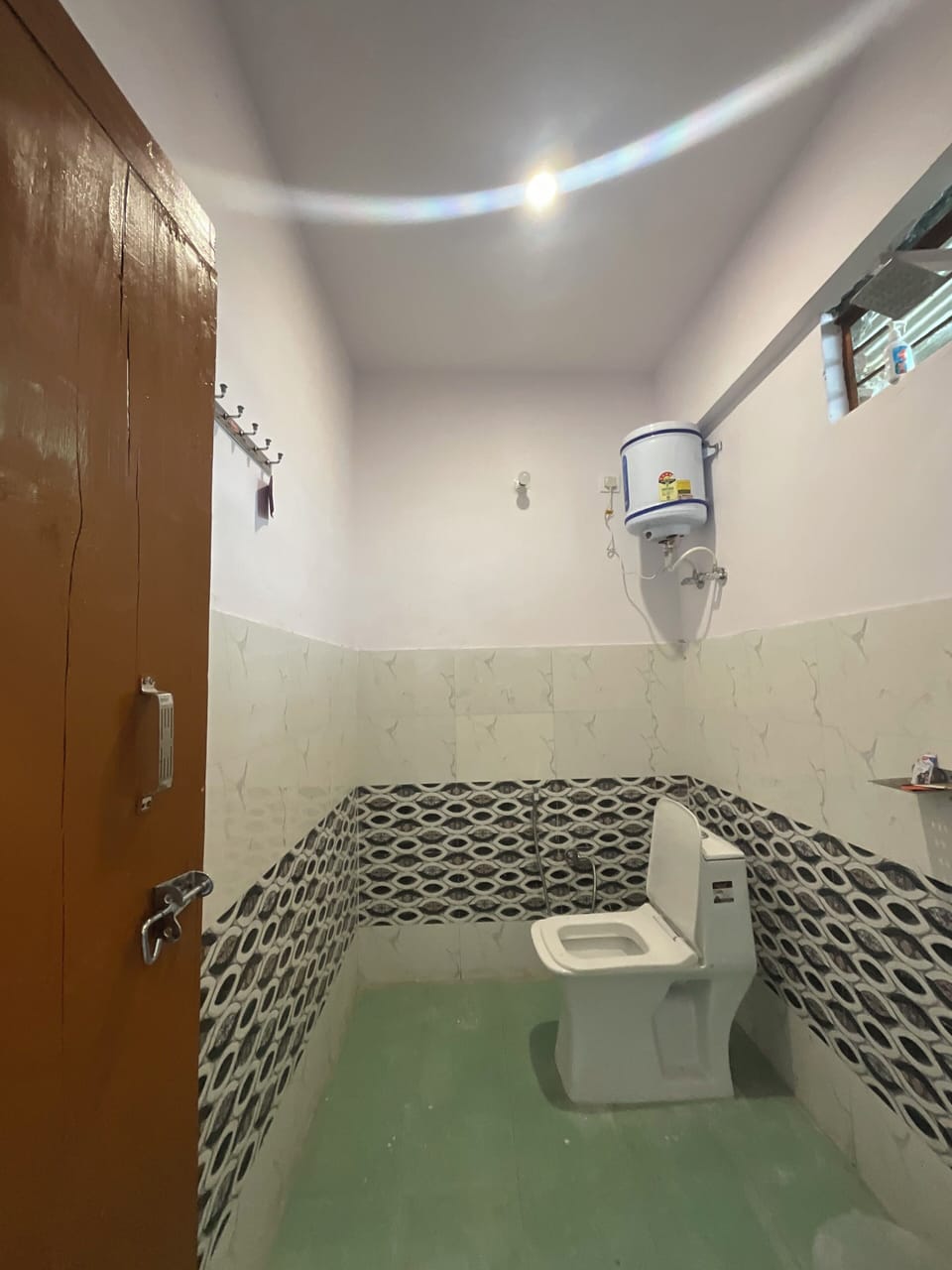Standard Room, Mountain View | Bathroom | Shower, towels