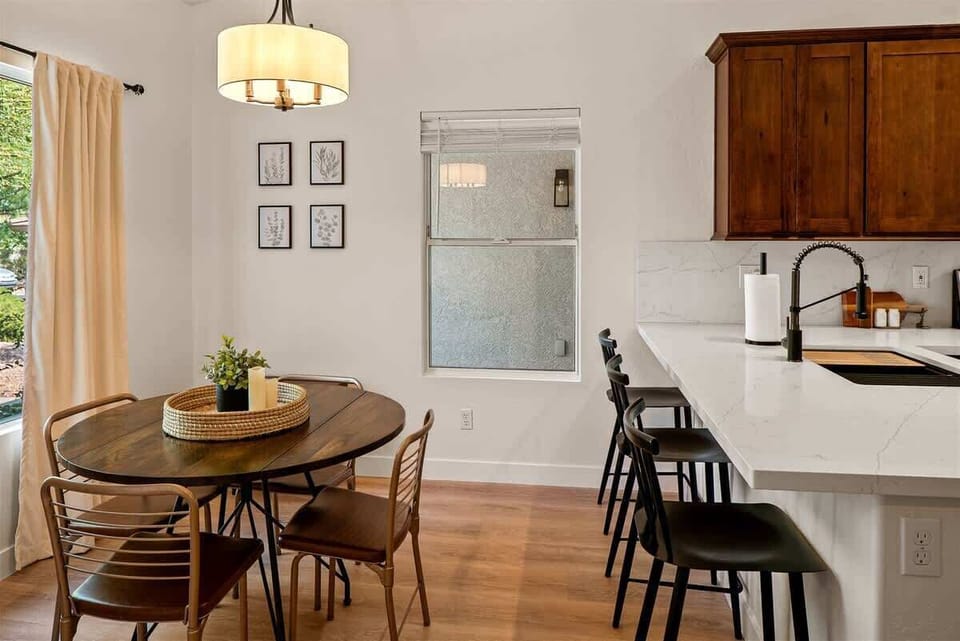 Sunny breakfast nook - high chair provided
