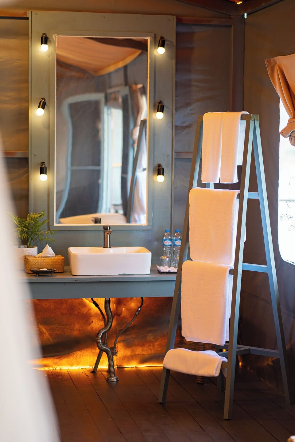 Superior Double or Twin Room, Balcony, River View | Bathroom | Shower, free toiletries, hair dryer, slippers