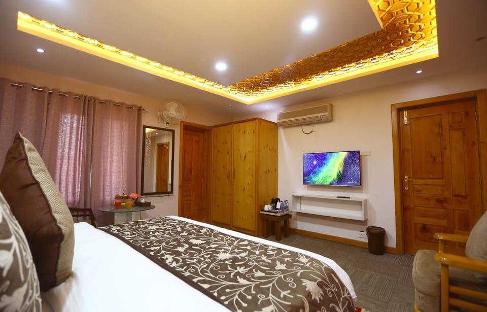 Deluxe Double or Twin Room, Garden View | Desk, laptop workspace, soundproofing, WiFi (free)