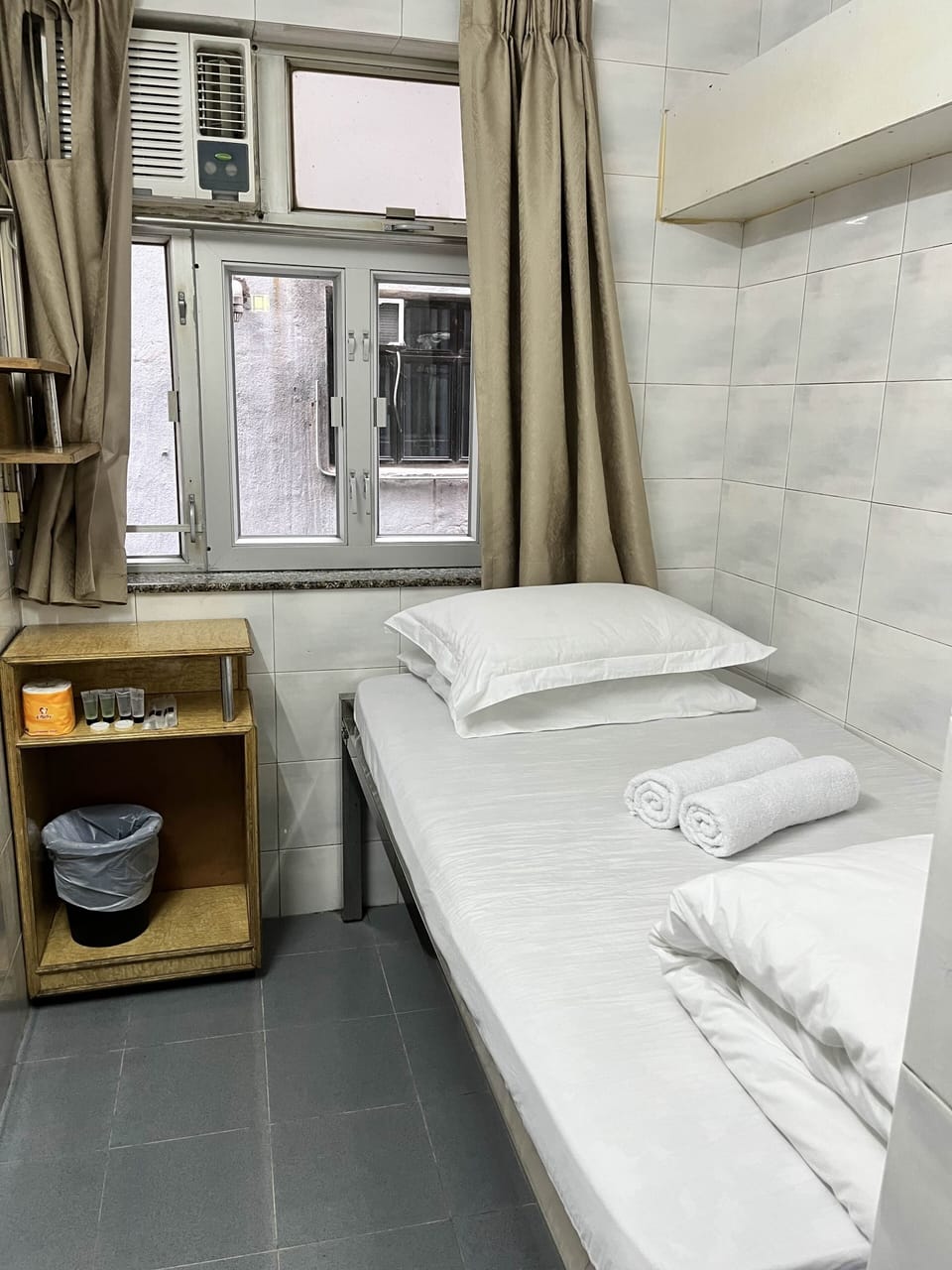 Deluxe Double Room Single Use, 1 Large Twin Bed, Private Bathroom | Soundproofing, free WiFi