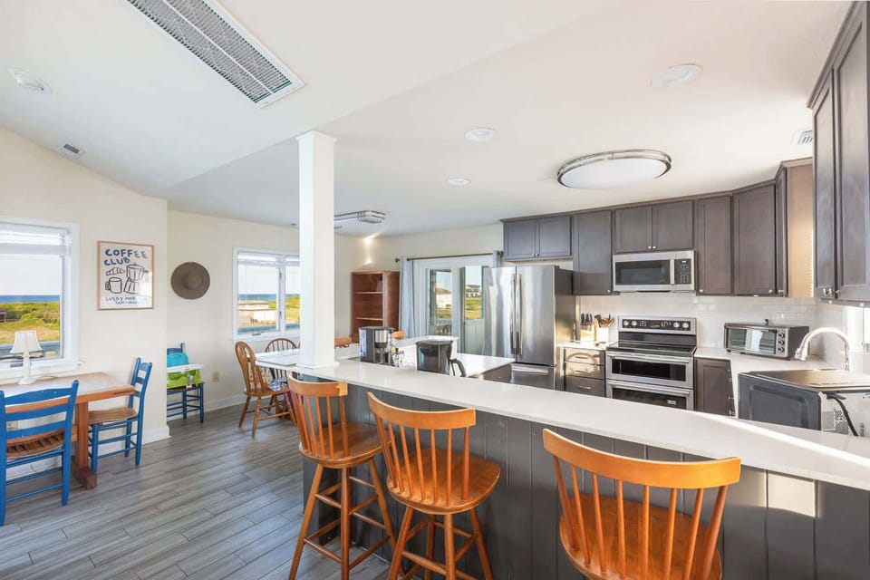 Top Level Breakfast Bar Seating for Casual Dining
