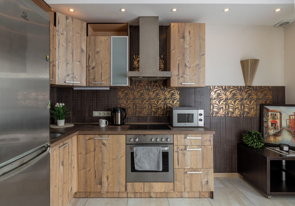 Family Apartment, Kitchen | Private kitchen | Full-size fridge, microwave, oven, stovetop