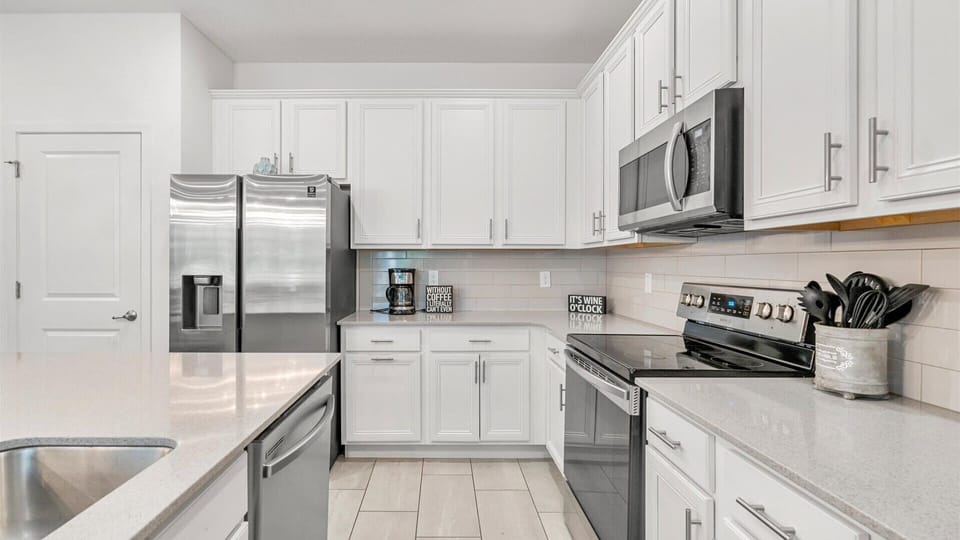 Fully equipped chef's kitchen