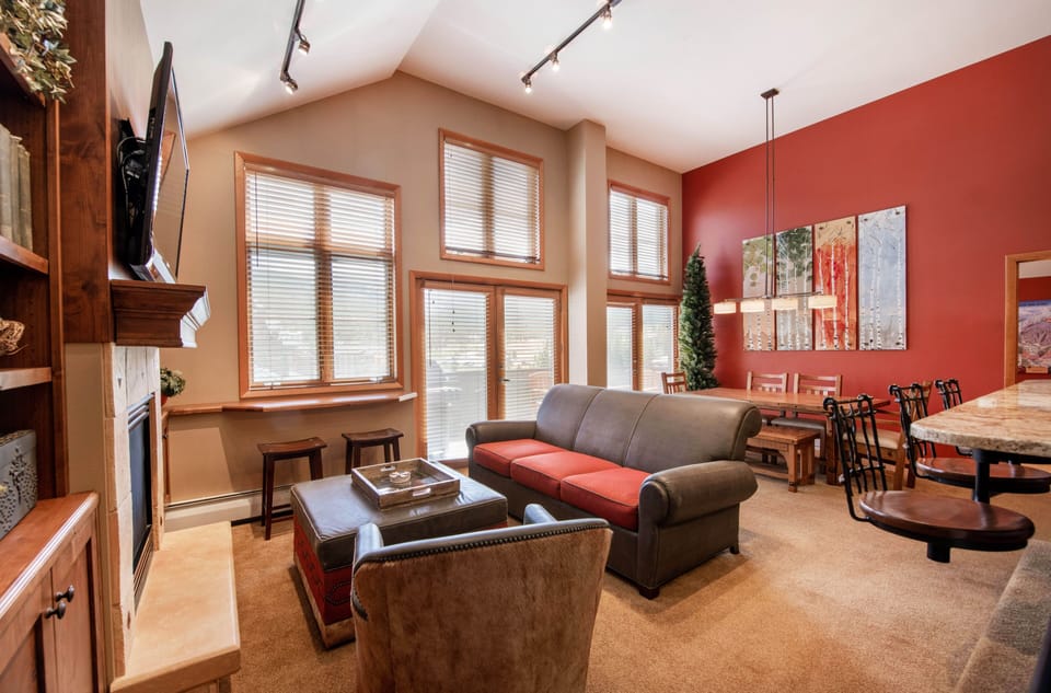 Condo, 2 Bedrooms | Living area