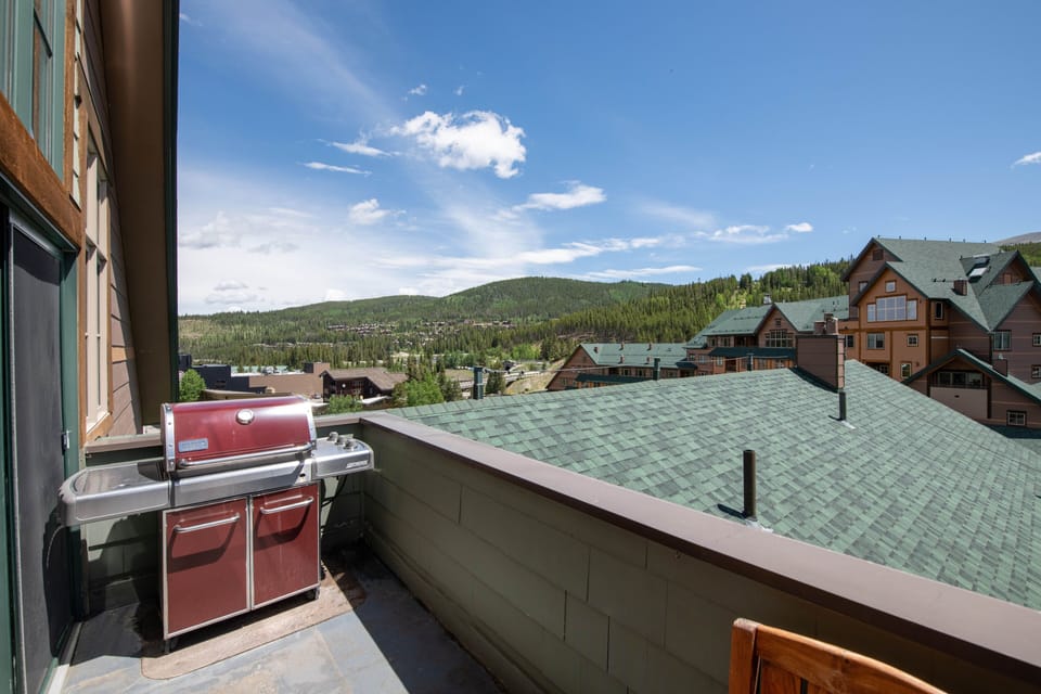 Condo, 2 Bedrooms | Property grounds
