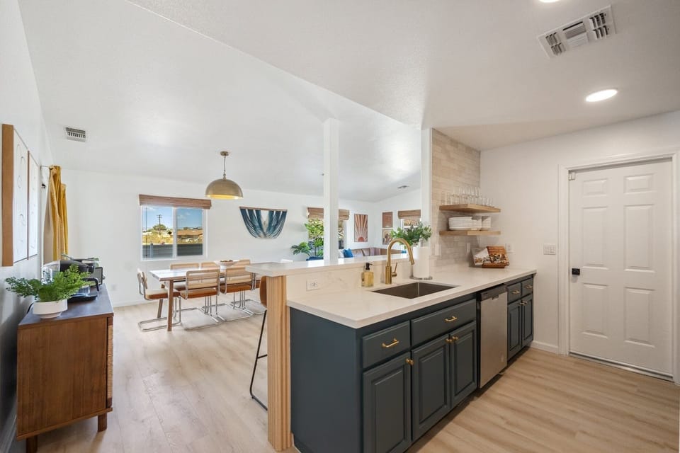 House, 3 Bedrooms | Private kitchen | Fridge, oven, coffee/tea maker