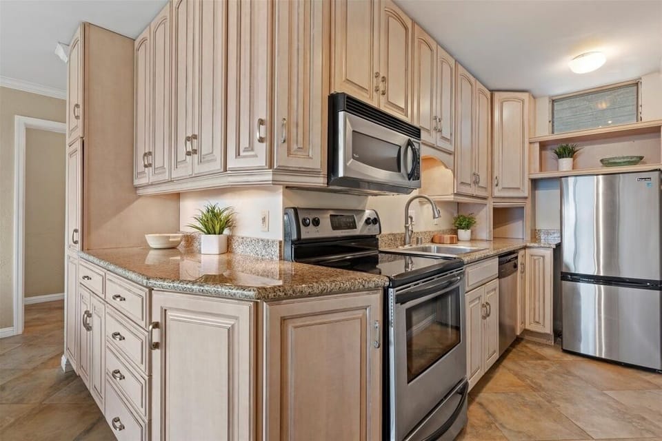 Condo, 1 Bedroom | Private kitchen | Coffee/tea maker, fridge, oven, stovetop