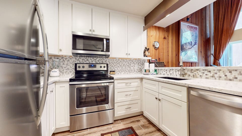 Condo, 1 Bedroom | Private kitchen | Coffee/tea maker, fridge, oven, toaster