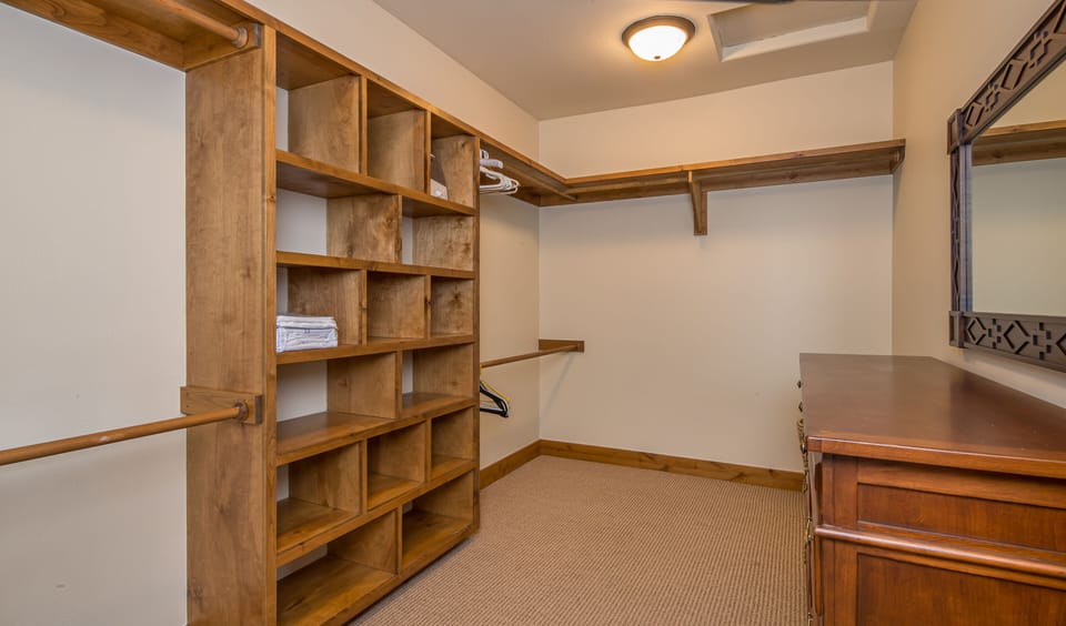 Walk-in Closet