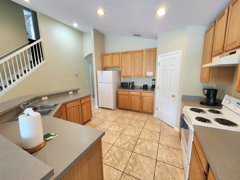 open, equipped Kitchen