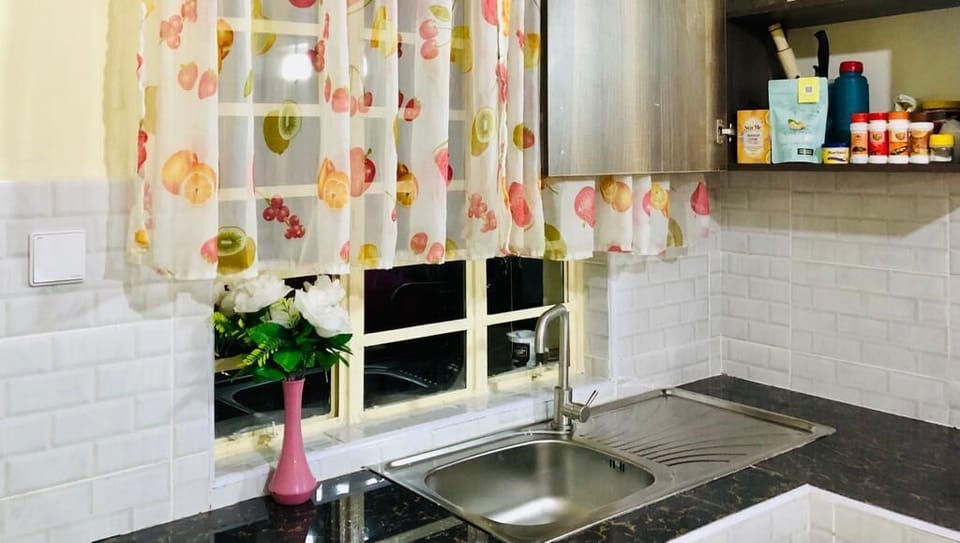 Comfort Apartment, Balcony, City View | Private kitchen | Fridge, microwave, cookware/dishes/utensils, dining tables