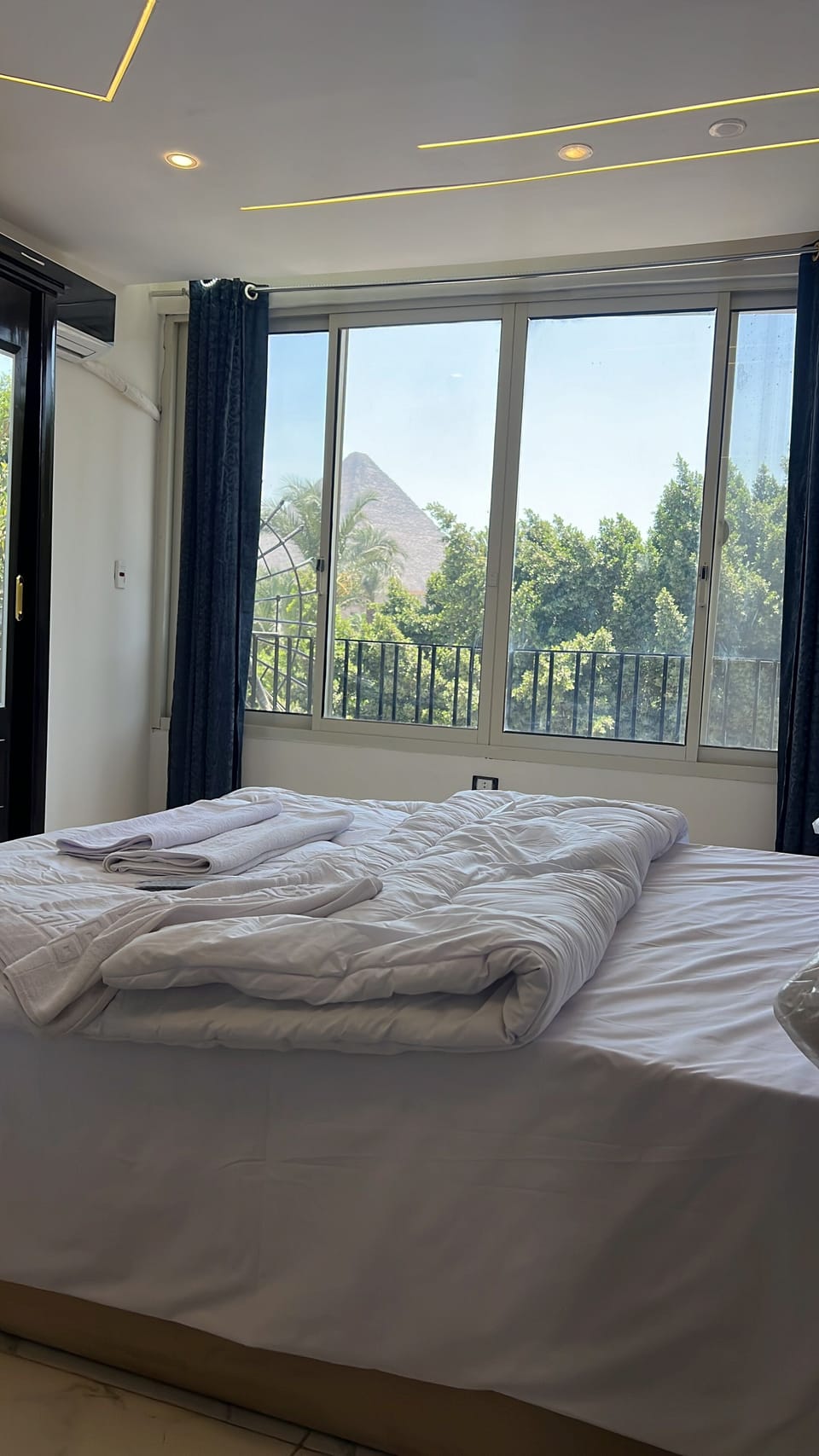 Free WiFi, bed sheets