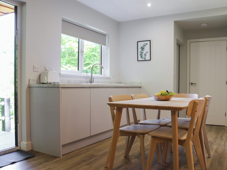 Open plan living space | Gwynant Lodge - Cwm Cadnant, Caernarfon