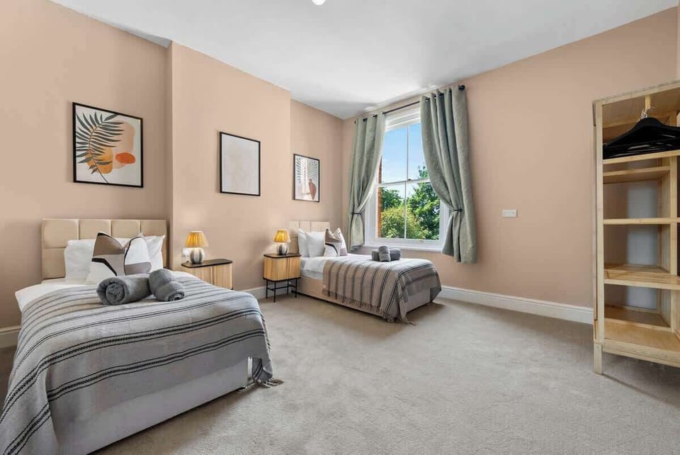Relax in the bedroom with single beds at Blue Puffin Stays Short Lets & Serviced Accommodation, complete with high-quality bed, premium linens, and a cosy lampshade—perfect for a restful night after a day of exploring