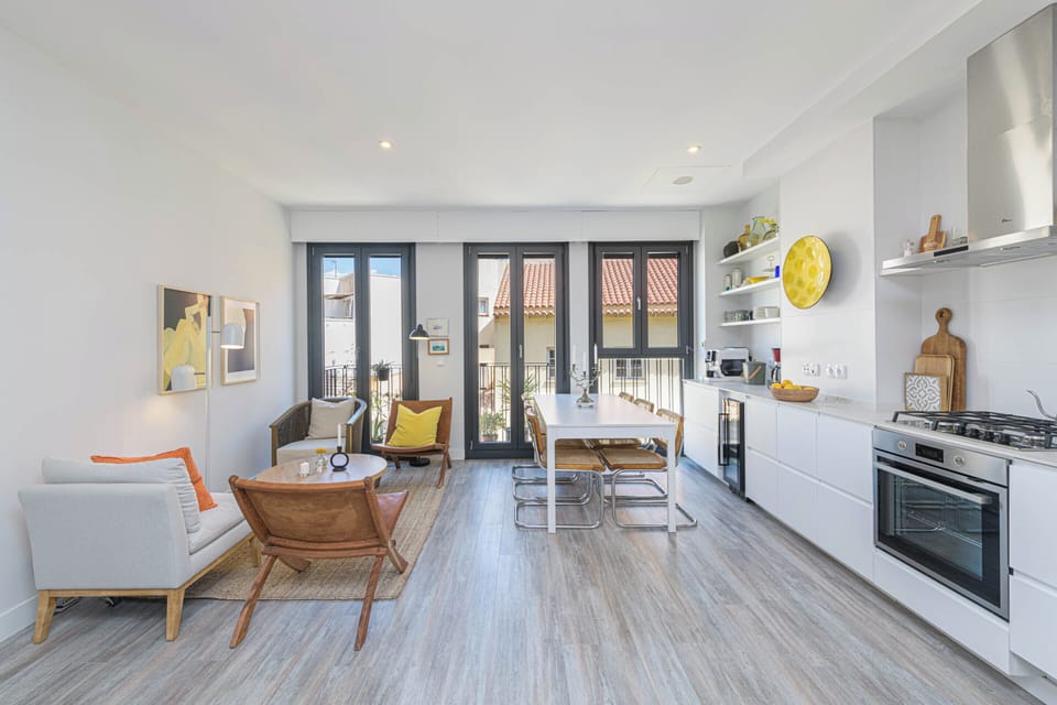 Deluxe Apartment, City View | Living area | 50-inch flat-screen TV with cable channels