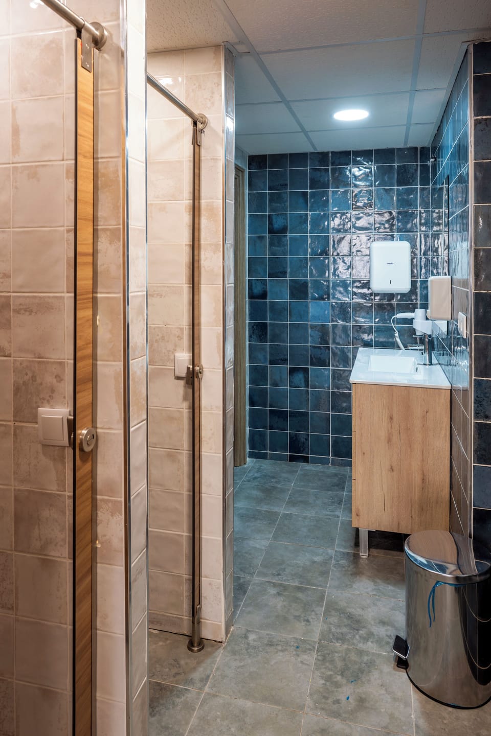 12 Mixed Dorm | Bathroom | Shower, hair dryer, soap, toilet paper