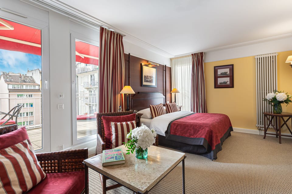 Junior Suite, Terrace | Minibar, in-room safe, desk, laptop workspace