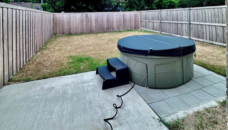 4 seater hot tub with led lights 