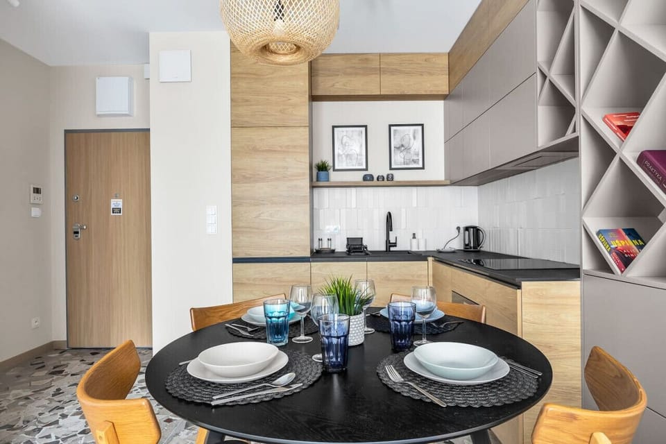 Dining Area | Book Now with RENTUJEMY