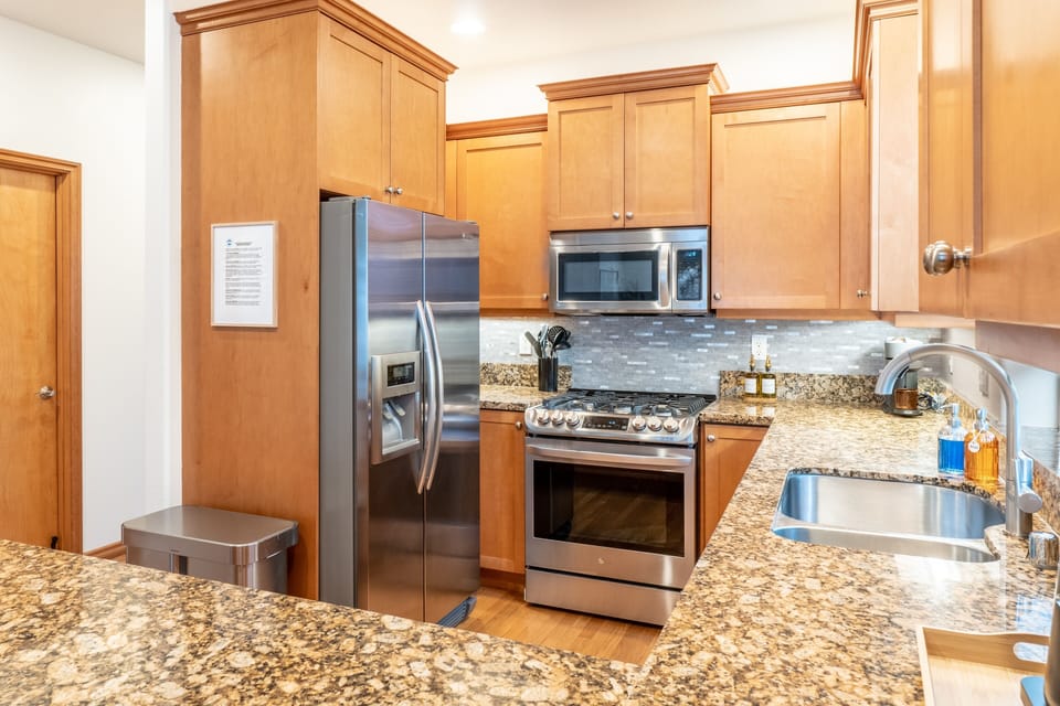 Indoors, Sink, Microwave, Oven, Kitchen
