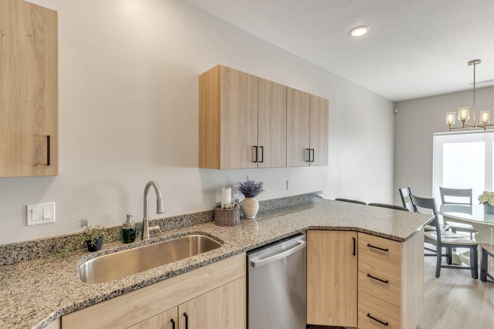 Indoors, Sink, Sink Faucet, Kitchen, Home Decor