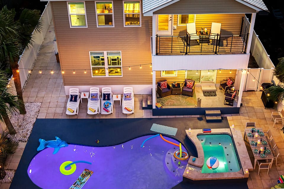 Another view of the pool and spa.