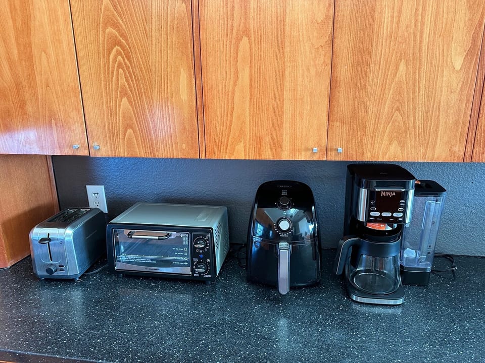 Coffee pot/toaster