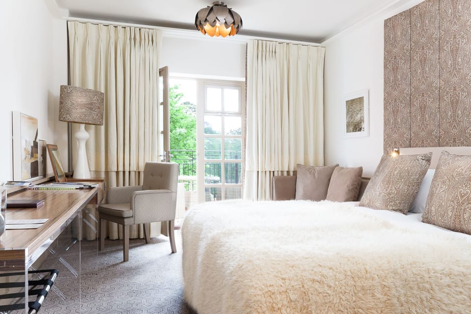 Premium bedding, in-room safe, desk, free WiFi