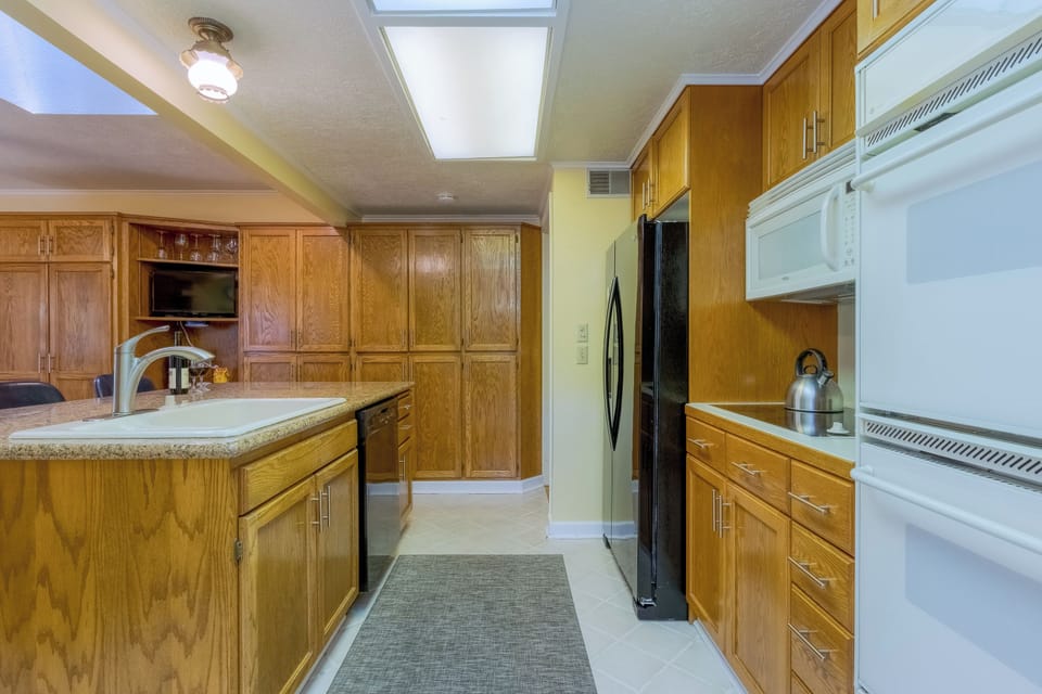 Kitchen. Built in single oven, range top and microwave. 